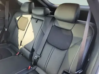 Genesis GV70 2025 AWD 2.5T Estándar 4 puertas SUV
