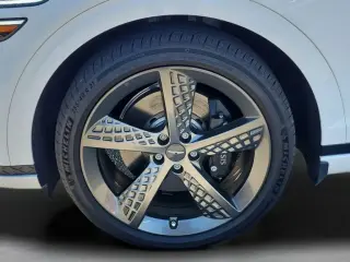 Genesis GV70 2025 AWD 2.5T Estándar 4 puertas SUV