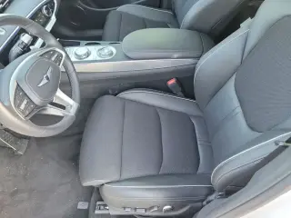 Genesis GV70 2025 AWD 2.5T Estándar 4 puertas SUV