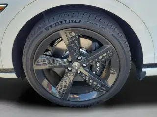 Genesis GV70 2025 AWD 2.5T Estándar 4 puertas SUV
