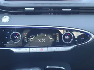 Genesis GV70 2025 AWD 2.5T Estándar 4 puertas SUV