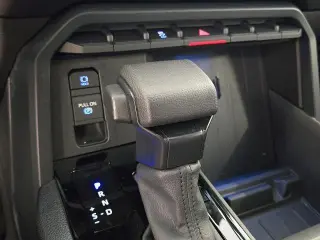 Toyota Tundra 2024 4x4 SR 4 puertas CrewMax Cab Pickup SB
