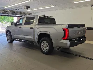 Toyota Tundra 2024 4x4 SR 4 puertas CrewMax Cab Pickup SB