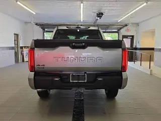 Toyota Tundra 2024 4x4 SR 4 puertas CrewMax Cab Pickup SB
