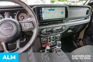 Jeep Gladiator 2026 4x4 Mojave 4 puertas Cabina Crew 5.0 pies. SB