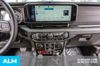 Jeep Gladiator 2026 4x4 Mojave 4 puertas Cabina Crew 5.0 pies. SB