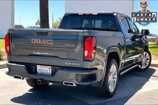 GMC Sierra 1500 2020 4x4 Denali 4 puertas Cabina Crew 5.8 pies. Caja corta