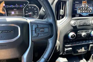 GMC Sierra 1500 2020 4x4 Denali 4 puertas Cabina Crew 5.8 pies. Caja corta