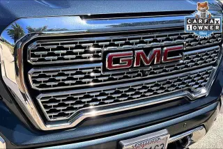 GMC Sierra 1500 2020 4x4 Denali 4 puertas Cabina Crew 5.8 pies. Caja corta