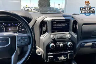 GMC Sierra 1500 2020 4x4 Denali 4 puertas Cabina Crew 5.8 pies. Caja corta