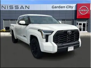 Toyota Tundra 2023 4x4 SR5 4 puertas CrewMax Cab Pickup SB