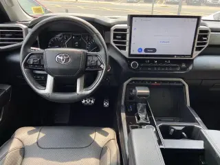 Toyota Tundra 2023 4x4 SR5 4 puertas CrewMax Cab Pickup SB