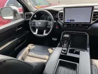 Toyota Tundra 2023 4x4 SR5 4 puertas CrewMax Cab Pickup SB