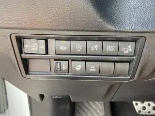 Toyota Tundra 2023 4x4 SR5 4 puertas CrewMax Cab Pickup SB