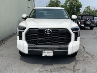 Toyota Tundra 2023 4x4 SR5 4 puertas CrewMax Cab Pickup SB