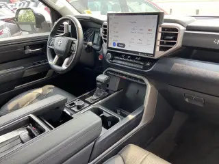 Toyota Tundra 2023 4x4 SR5 4 puertas CrewMax Cab Pickup SB