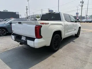 Toyota Tundra 2023 4x4 SR5 4 puertas CrewMax Cab Pickup SB