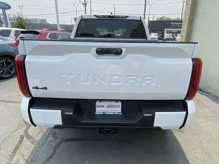 Toyota Tundra 2023 4x4 SR5 4 puertas CrewMax Cab Pickup SB