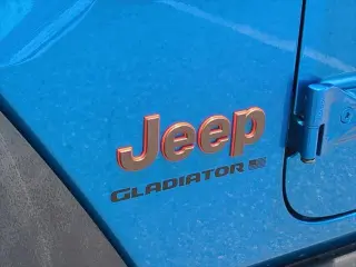 Jeep Gladiator 2024 4x4 Mojave 4 puertas Cabina Crew 5.0 pies. SB