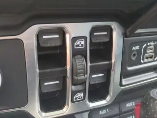 Jeep Gladiator 2024 4x4 Mojave 4 puertas Cabina Crew 5.0 pies. SB