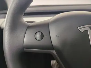 Tesla Model Y 2025 AWD Performance 4 puertas Crossover