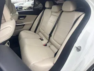 Mercedes-Benz Clase C 2023 C 300 4 puertas Sedan