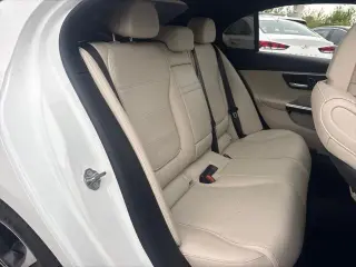Mercedes-Benz Clase C 2023 C 300 4 puertas Sedan
