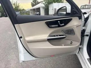 Mercedes-Benz Clase C 2023 C 300 4 puertas Sedan