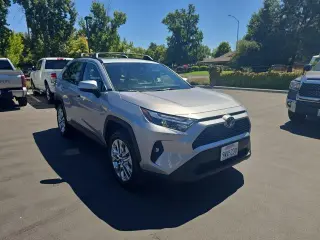 Toyota RAV4 2025 AWD XLE Premium 4 puertas SUV