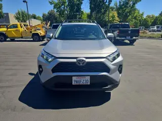 Toyota RAV4 2025 AWD XLE Premium 4 puertas SUV