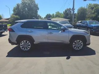 Toyota RAV4 2025 AWD XLE Premium 4 puertas SUV
