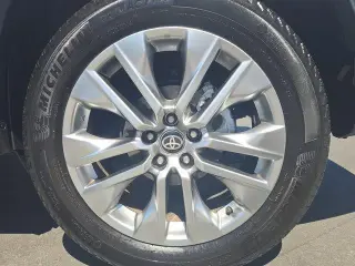 Toyota RAV4 2025 AWD XLE Premium 4 puertas SUV
