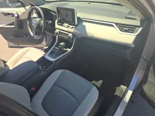 Toyota RAV4 2025 AWD XLE Premium 4 puertas SUV