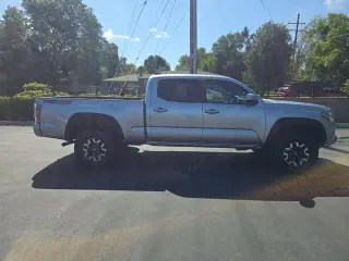 Toyota Tacoma 2023 4x4 TRD Off-Road 4 puertas Cabina Doble 6.1 pies LB