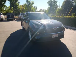 Toyota Highlander 2023 AWD LE 4 puertas SUV