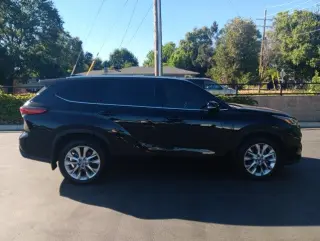 Toyota Highlander 2023 AWD LE 4 puertas SUV