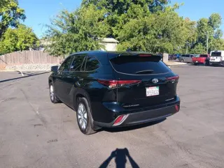 Toyota Highlander 2023 AWD LE 4 puertas SUV