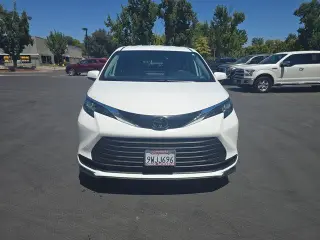 Toyota Sienna 2026 LE 8 Pasajeros 4 Puertas Minivan