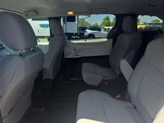 Toyota Sienna 2026 LE 8 Pasajeros 4 Puertas Minivan