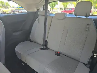 Toyota Sienna 2026 LE 8 Pasajeros 4 Puertas Minivan