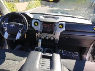 Toyota Tundra 2021 4x4 SR5 4 puertas CrewMax Cab Pickup SB