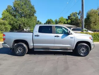 Toyota Tundra 2021 4x4 SR5 4 puertas CrewMax Cab Pickup SB