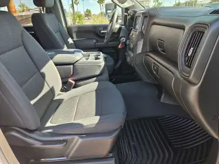 Chevrolet Silverado 2500HD 2022 4x4 Custom 4 puertas Cabina Crew SB