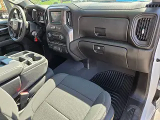 Chevrolet Silverado 2500HD 2022 4x4 Custom 4 puertas Cabina Crew SB