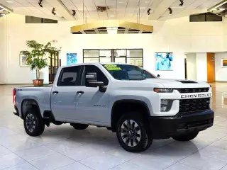 Chevrolet Silverado 2500HD 2022 4x4 Custom 4 puertas Cabina Crew SB