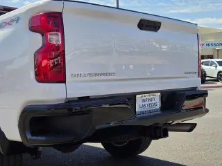 Chevrolet Silverado 2500HD 2022 4x4 Custom 4 puertas Cabina Crew SB