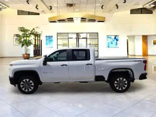 Chevrolet Silverado 2500HD 2022 4x4 Custom 4 puertas Cabina Crew SB