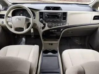 2014 Toyota Sienna LE Minivan