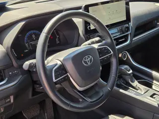 Toyota Grand Highlander 2025 XLE 4 puertas SUV