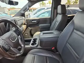 GMC Sierra 1500 2021 4x4 Denali 4 puertas Cabina Crew 5.8 pies. SB